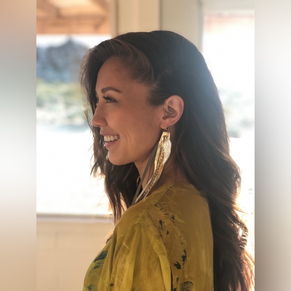 ONYX xoxo Signature Ear Cuff - Picture 4 of 7